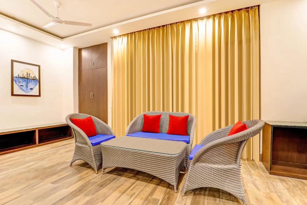 4 Star Luxury Famous best and Budget Family hotels in rishikesh near parmarth niketan, ram and Laxman Jhula and Ganga Ji